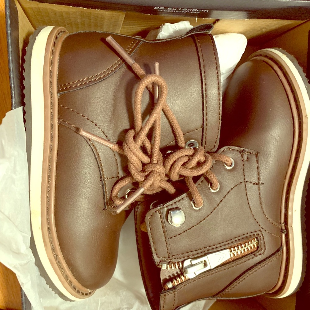SOLD ❌Dr. Scholls boots for toddler